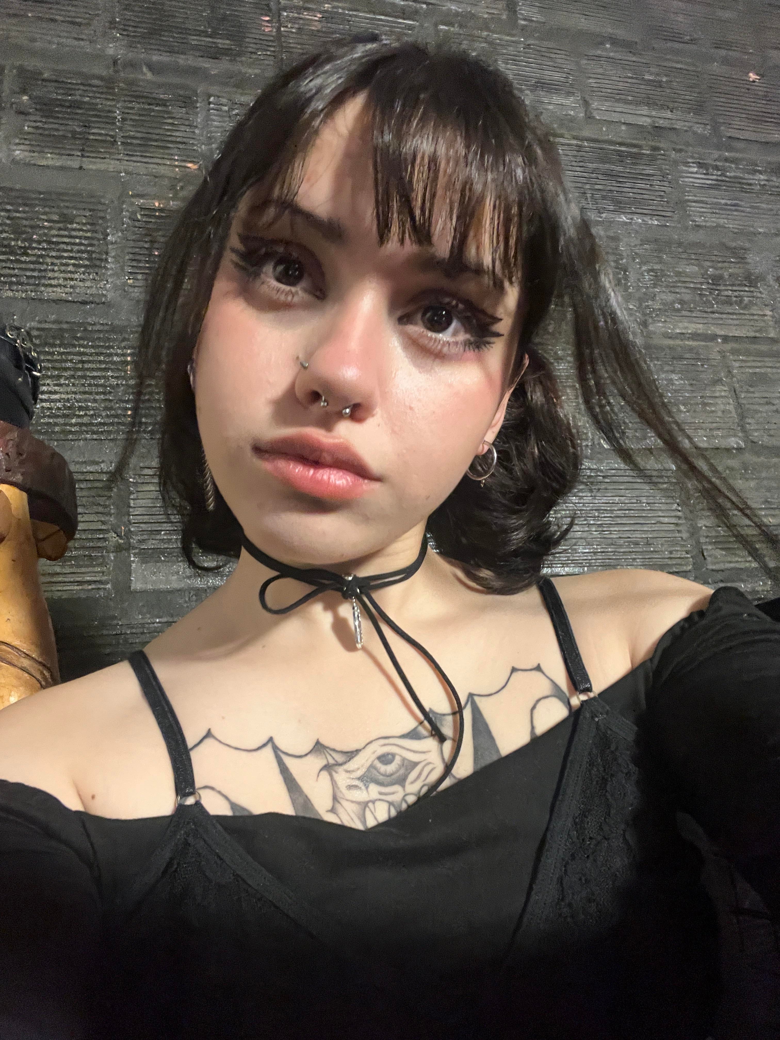 I think it's much better without clothes... F19 1