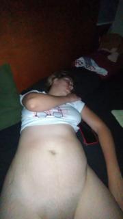 Expuesta esposa de cornudo exhibida para eyacular preview 9