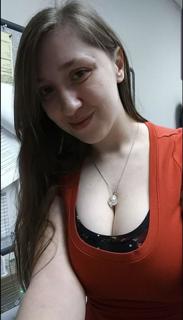 Selfie slut loves to show her nice tits preview 11