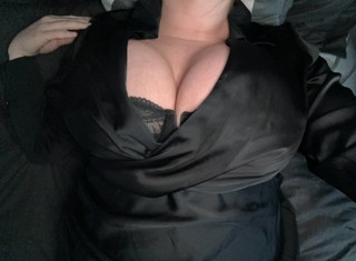 This whore wanted her big boobs to be jerk off material for perverts online. preview 27