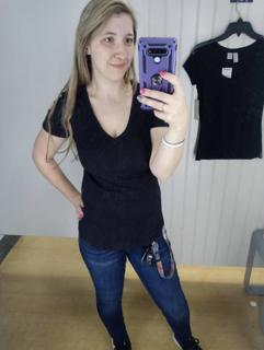 Selfie slut loves to show her nice tits