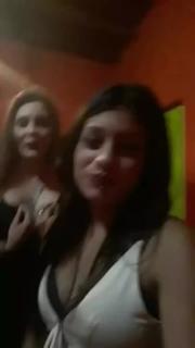 Mãe e filha se exibindo preview 2