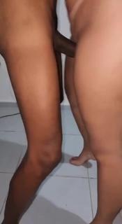 O macho esfregando o pauzão na bucetinha da mulher do corno. É um prazer indescritível! preview 1