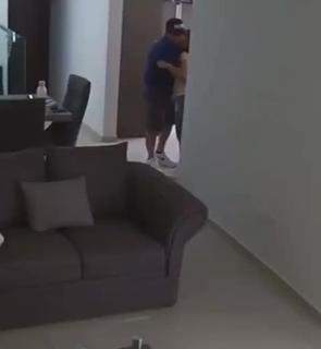 pegou o próprio irmão comendo sua esposa preview 1