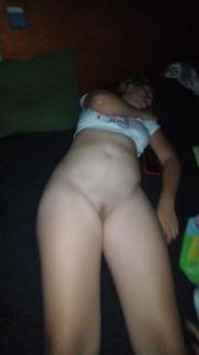 Expuesta esposa de cornudo exhibida para eyacular preview 6