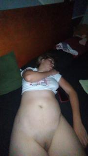 Expuesta esposa de cornudo exhibida para eyacular preview 5