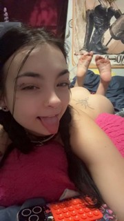 Petite slut Laura preview 8