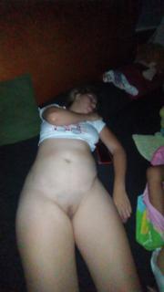 Expuesta esposa de cornudo exhibida para eyacular preview 10